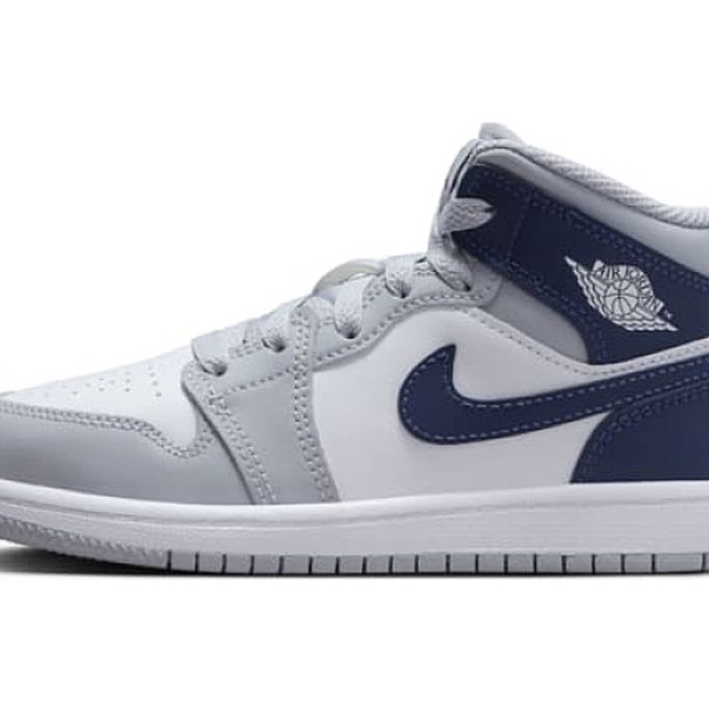 AIR JORDAN 1 MID PS 'WOLF GREY MIDNIGHT NAVY Only worn one time!